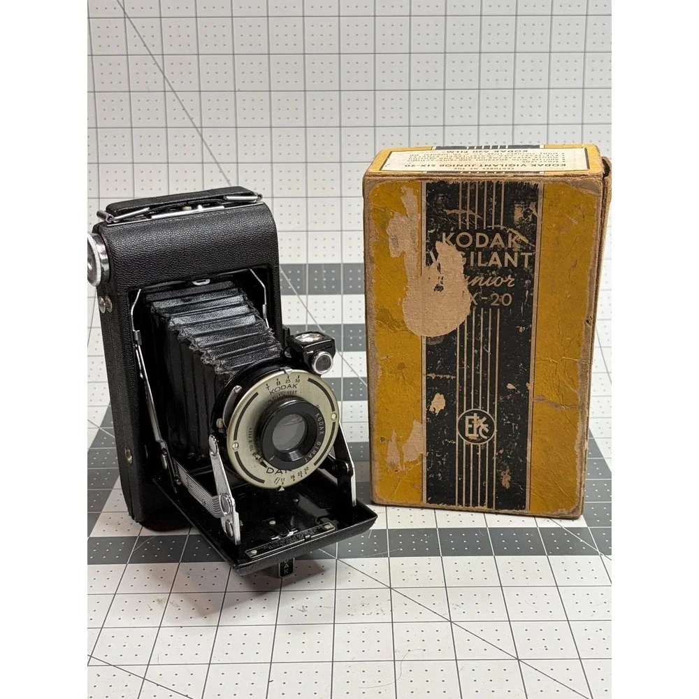 Vintage Kodak Vigilant Junior Six-20 Folding Camera Antique USA w/ Box & Booklet